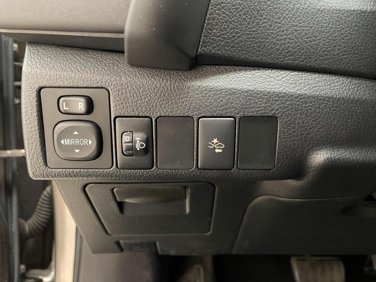 Toyota Auris Business Pack 1.8h cvt-Ok Neopat-LEGGO SOTTO