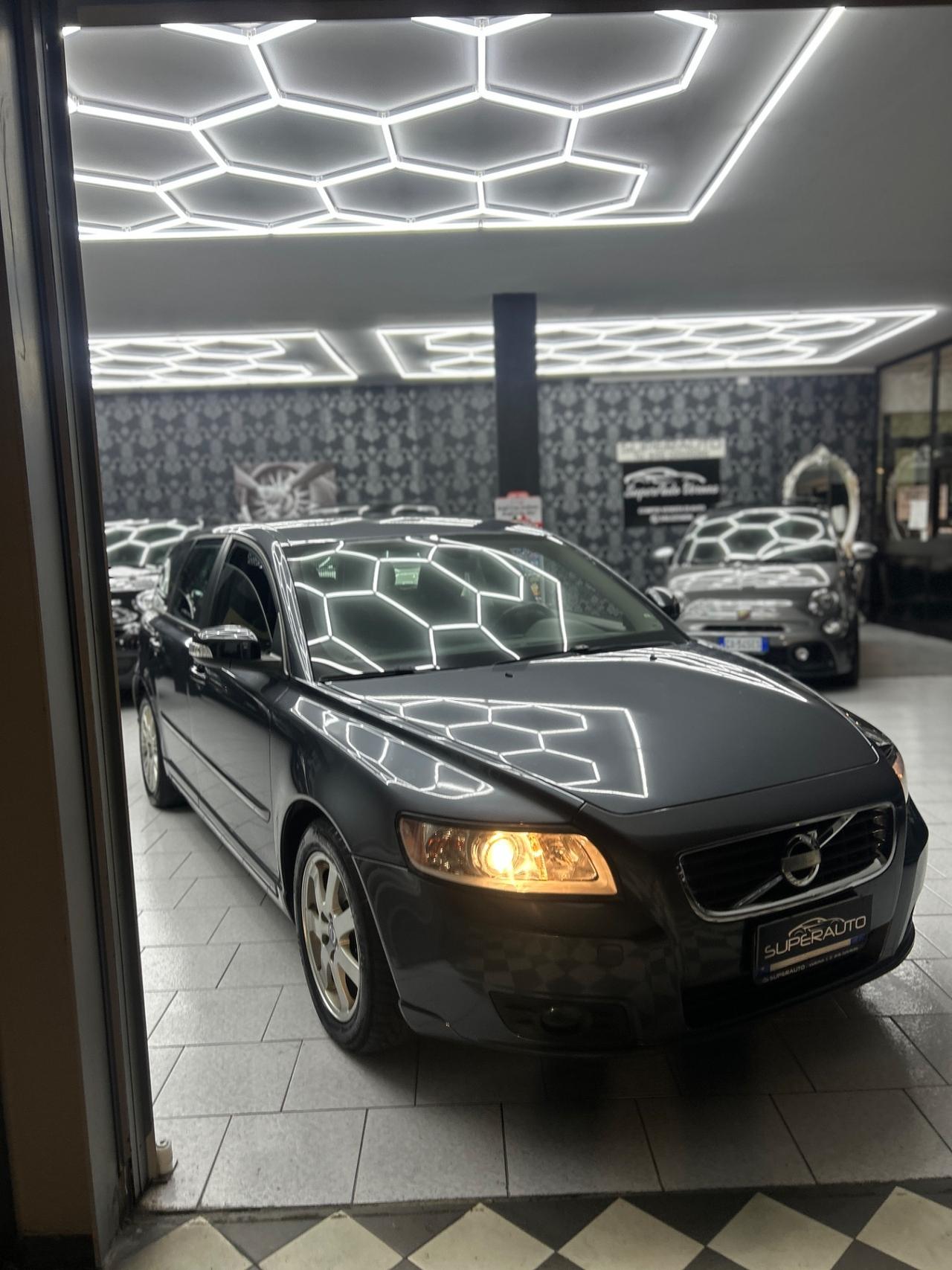 Volvo V50 D2 R-design