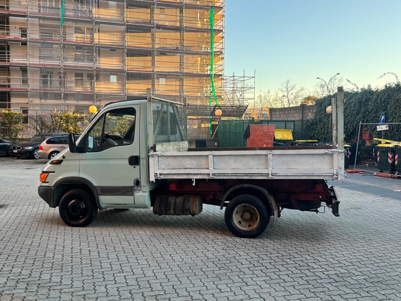 Iveco Daily 35.10 2.8 TD PM Cabinato Basic