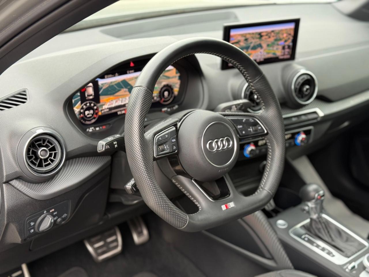 Audi Q2 40 TFSI S tronic Identity Black S Line QUATTRO