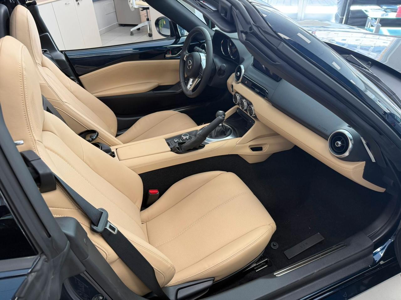 Mazda MX-5 1.5L Skyactiv-G RF Kazari