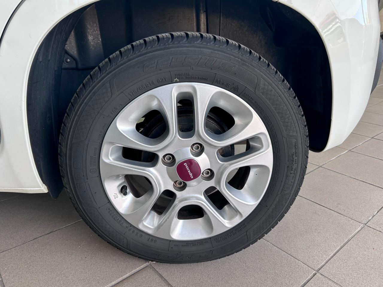 Fiat Panda 1.2 Lounge 5 Posti (Gancio traino)