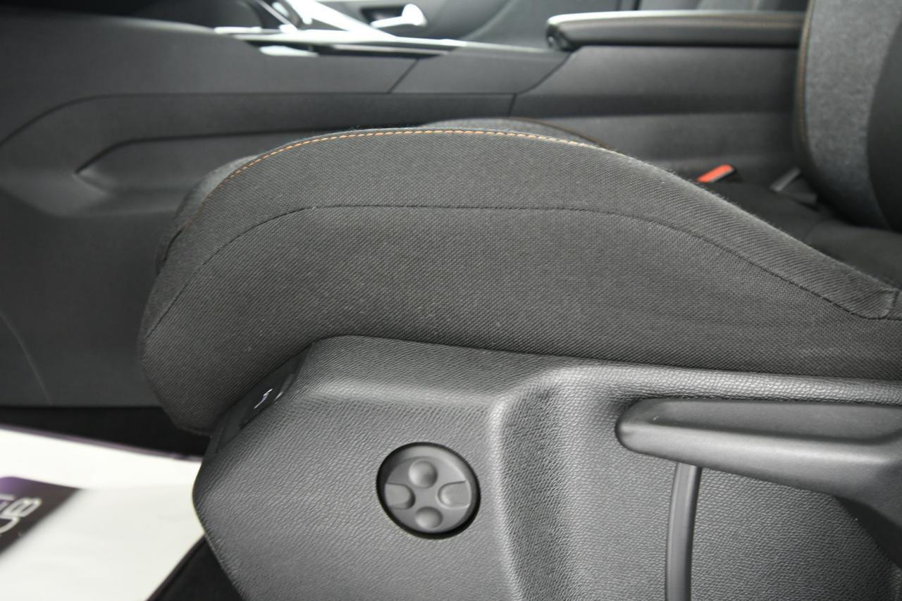 PEUGEOT 3008 1.5 bluehdi Business s&s 130cv eat8 APP CONNECT+NEOPATENTATI