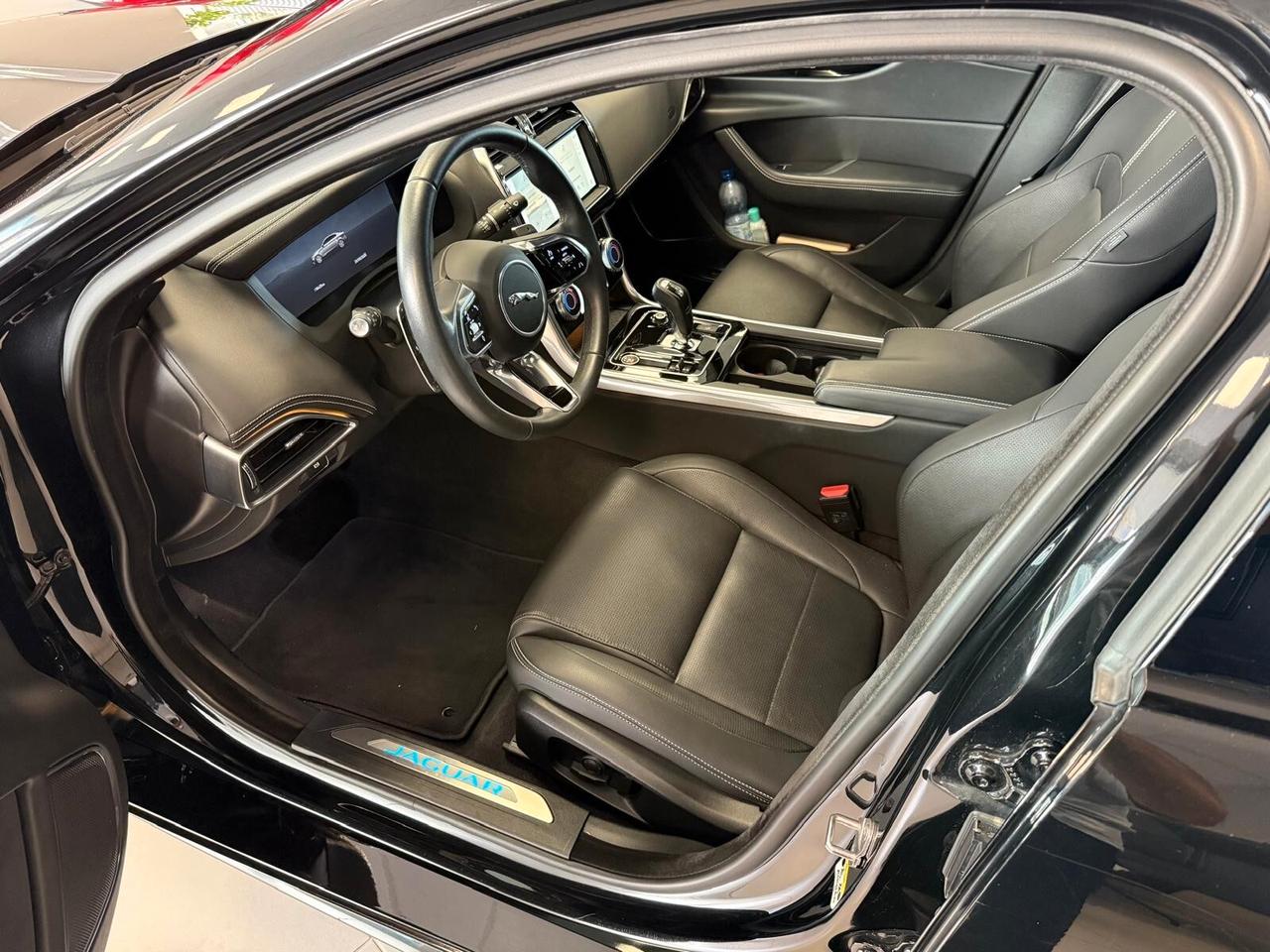 Jaguar XE 2.0 D 204 CV aut. R-Dynamic SE