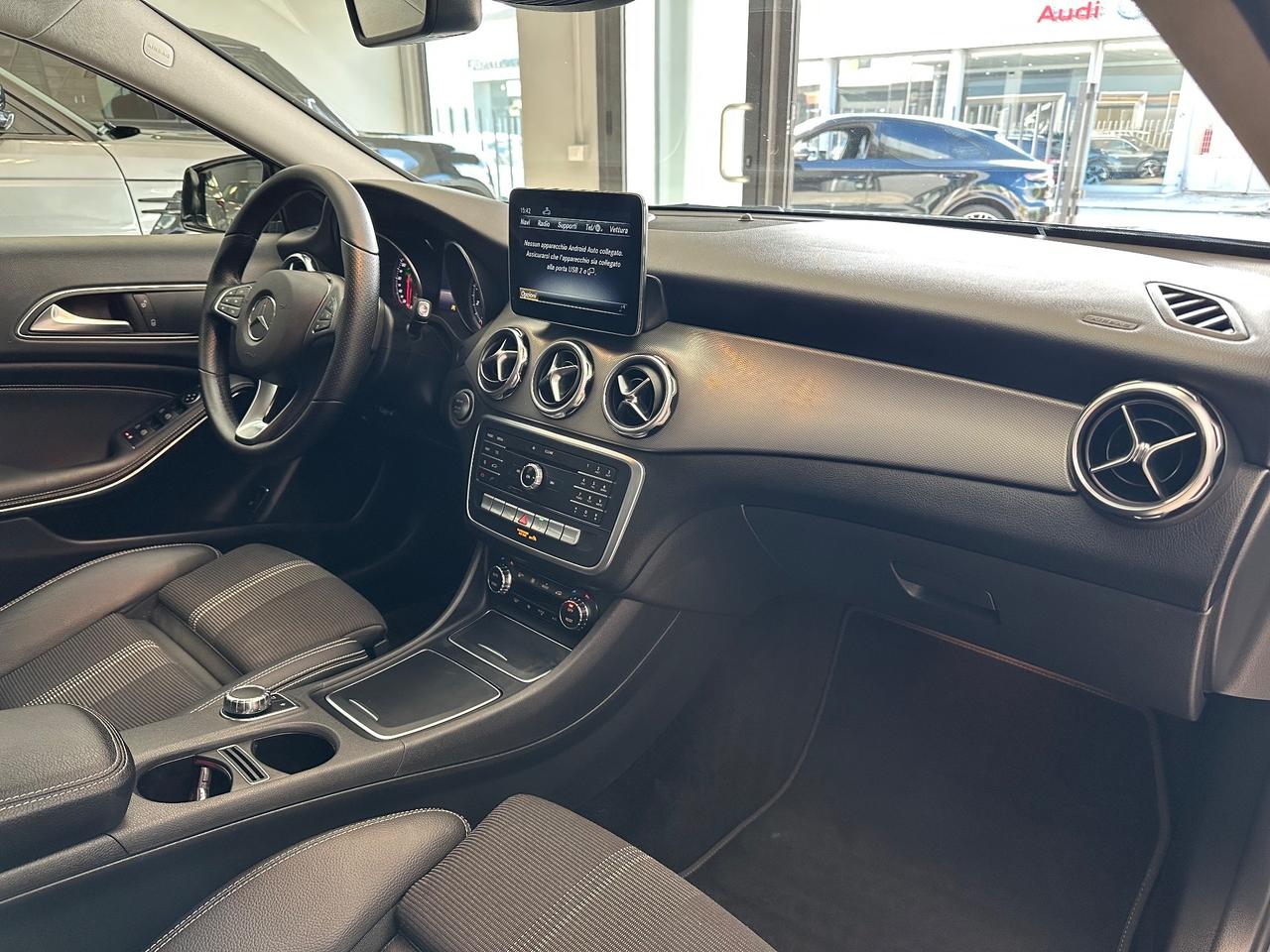 Mercedes-benz GLA 180 Sport PARI A NUOVO