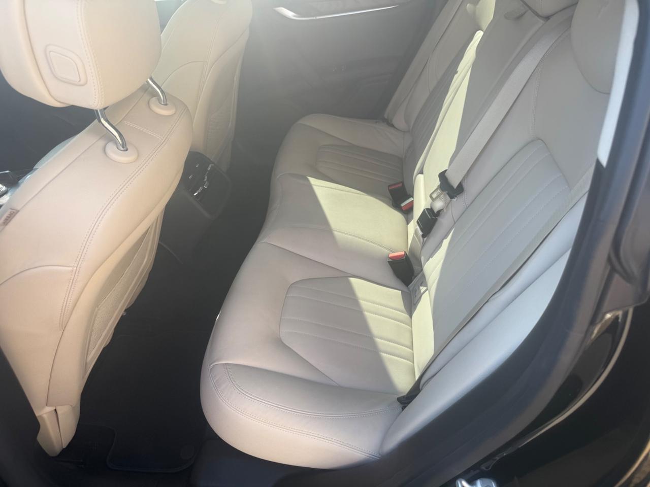Maserati Ghibli V6 430 CV