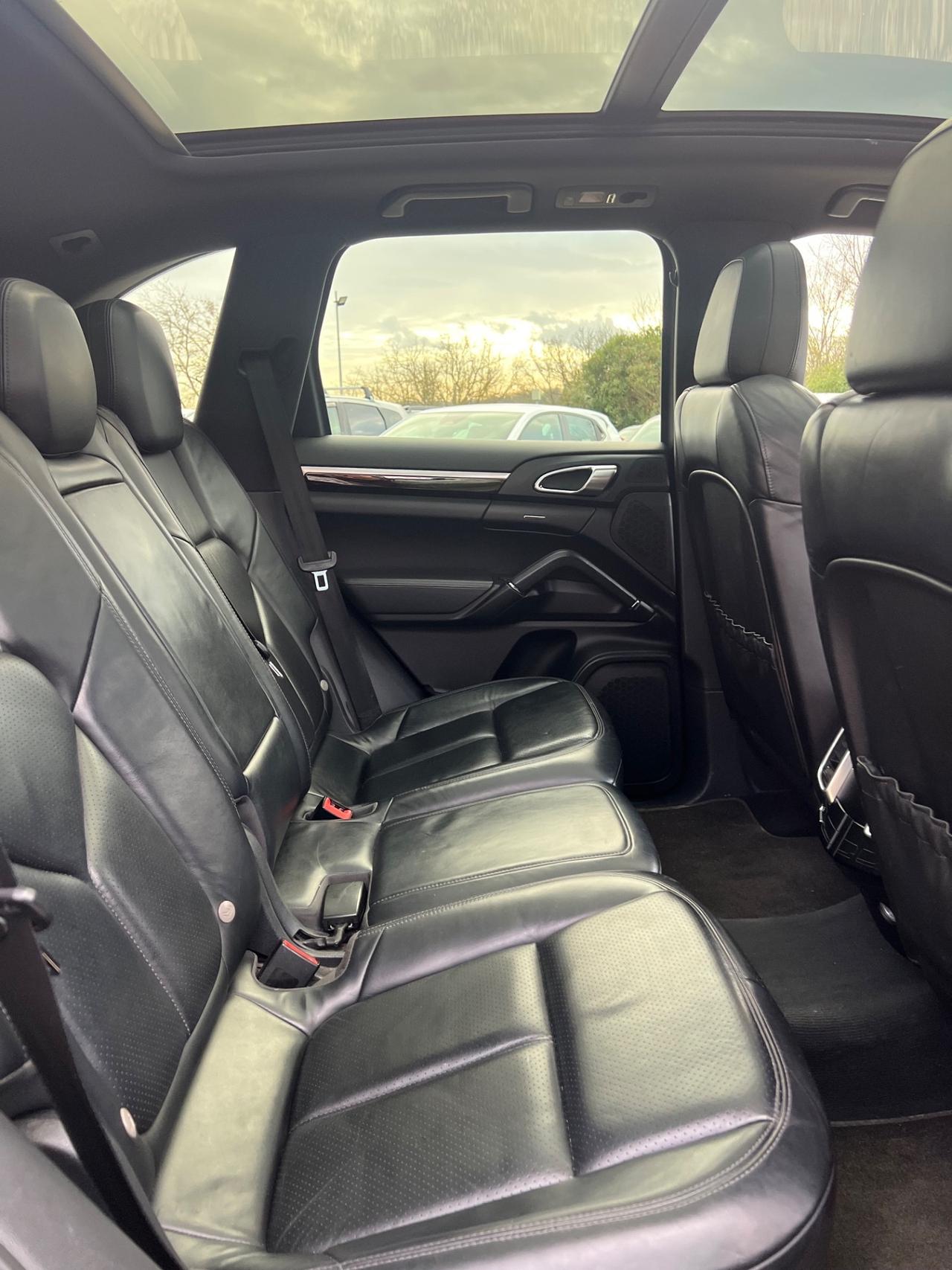 Porsche Cayenne 3.0 Diesel FULL OPTIONAL PERMUTE RATE GARANZIA