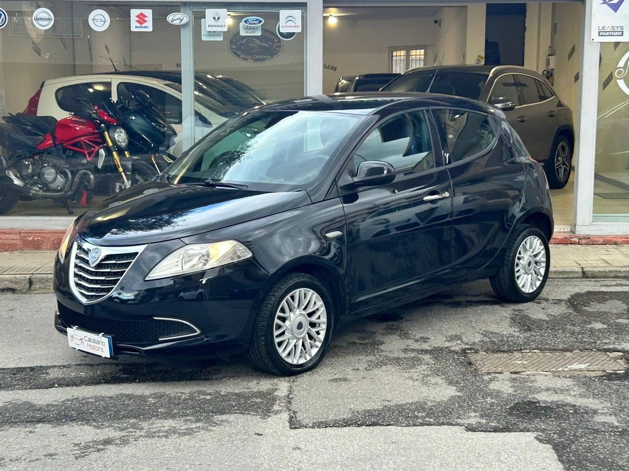 Lancia Ypsilon 1.3 MJT 16V 95 CV 5 porte S&S Silver