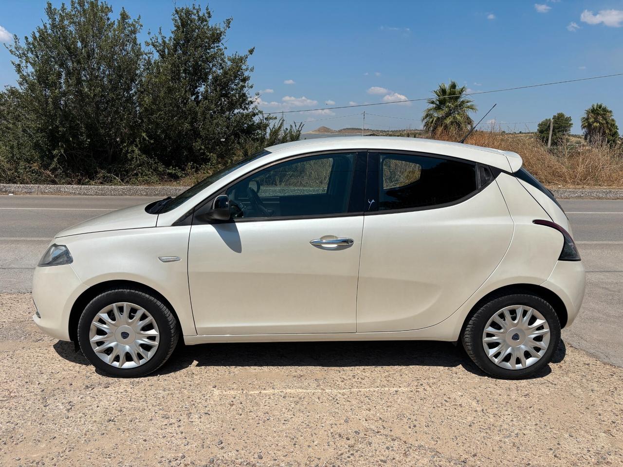 Lancia Ypsilon 1.2 69 CV 5 porte S&S Silver - 2011
