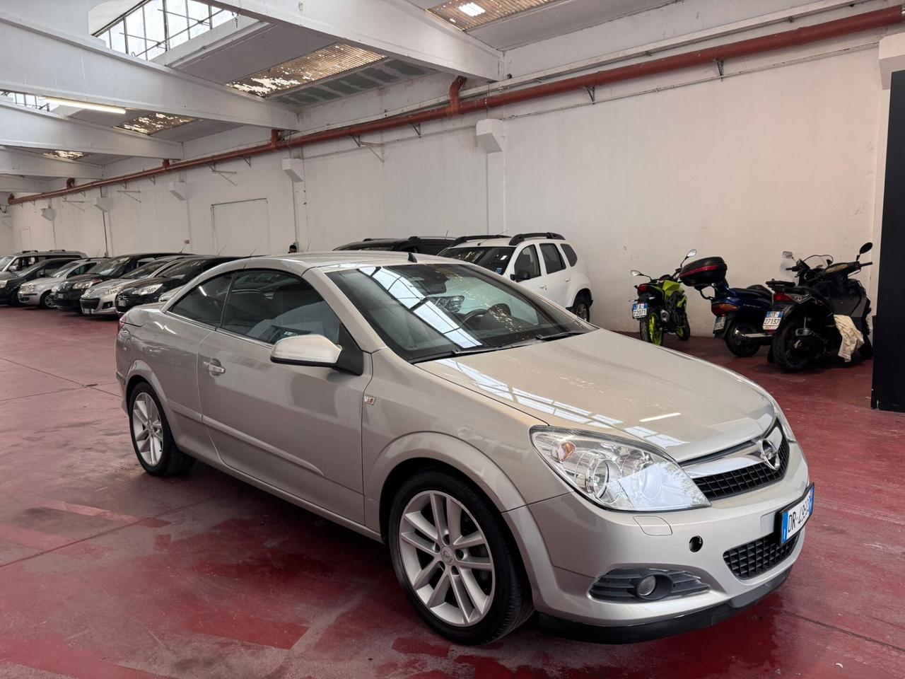 Opel Astra TwinTop 1.8 16V VVT Cosmo GPL