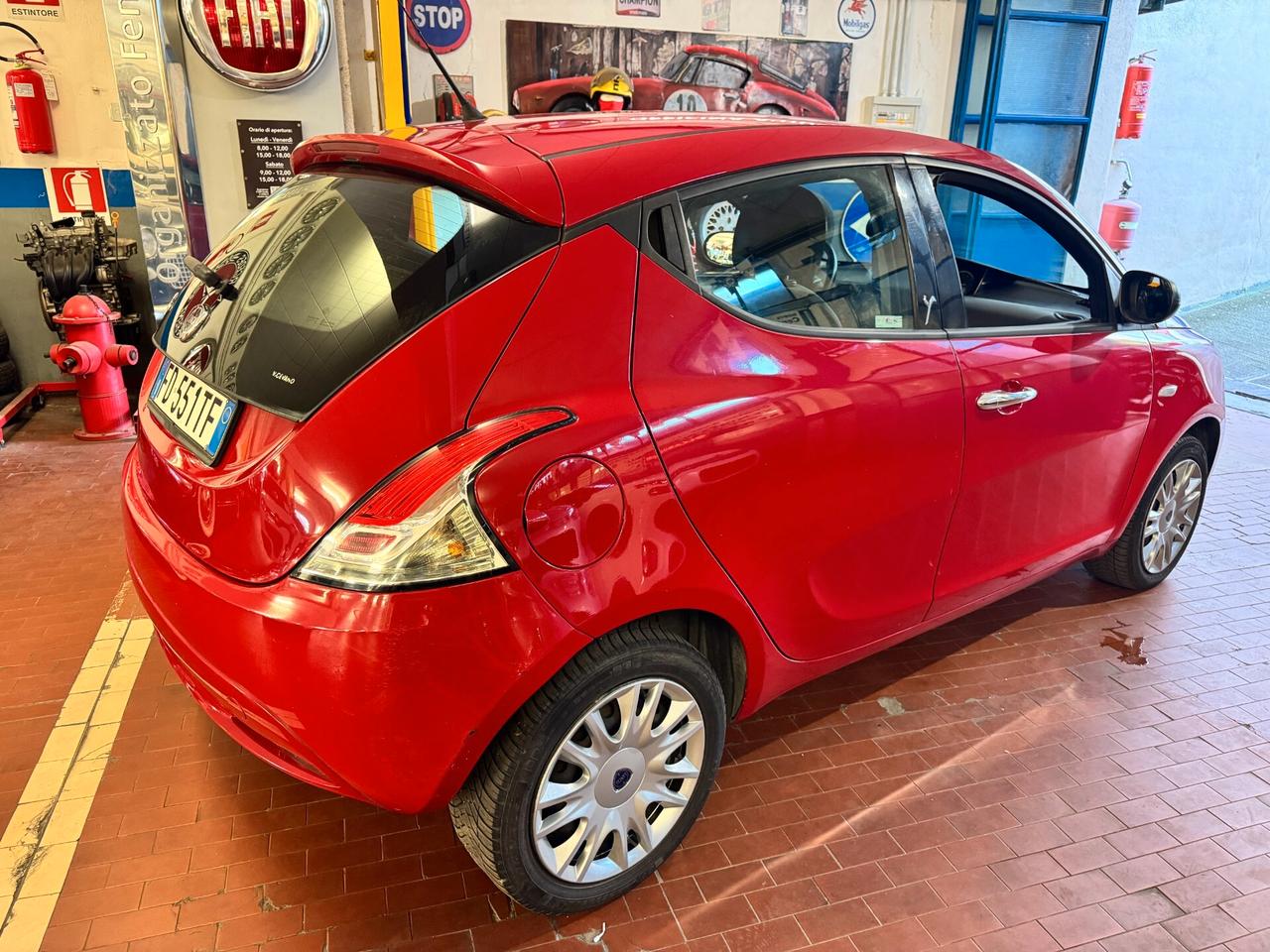 Lancia Ypsilon 1.2 69 CV 5 porte Silver