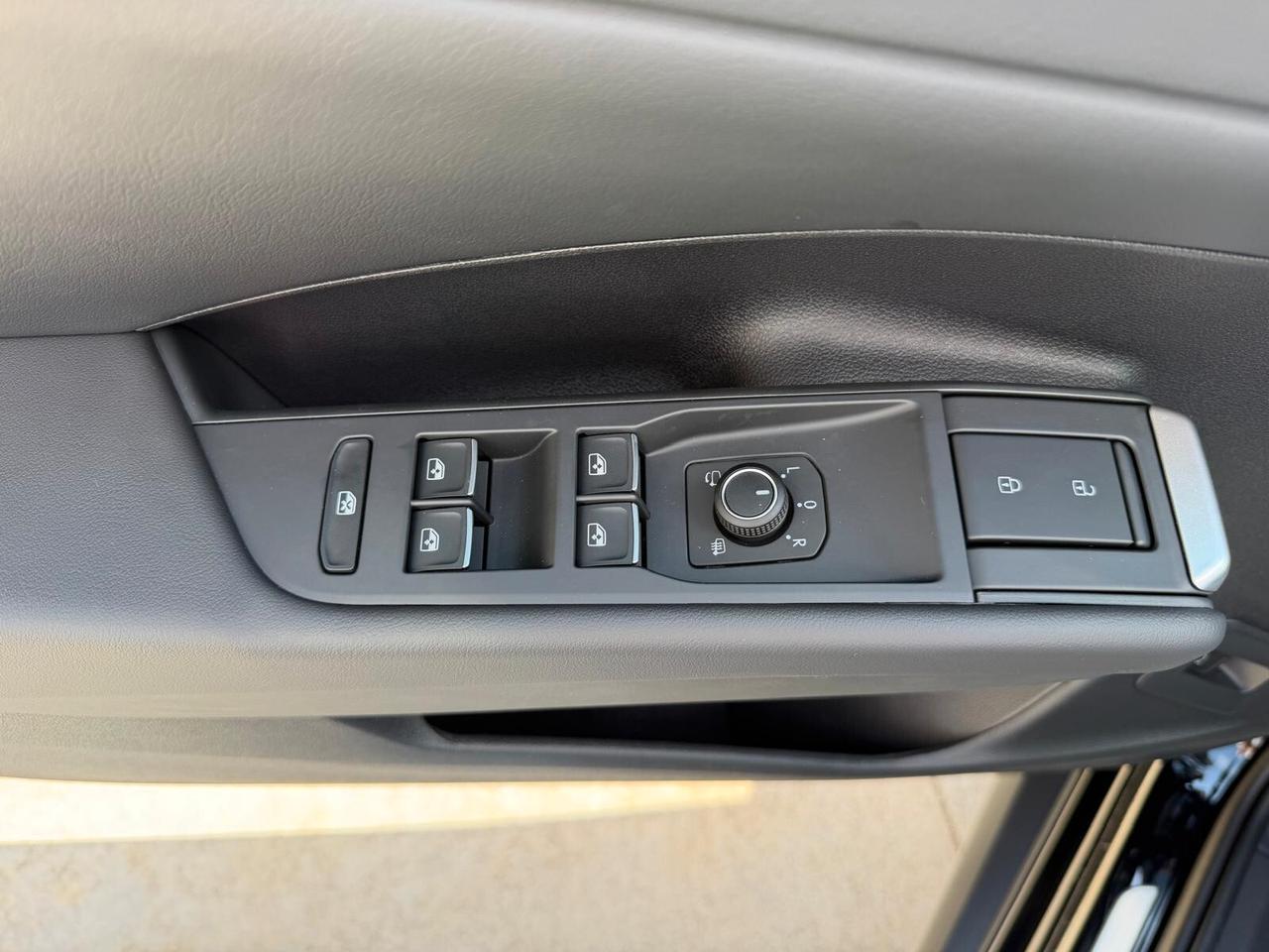 Volkswagen T-Roc 1.5 eTSI ACT 150 CV DSG R-Line