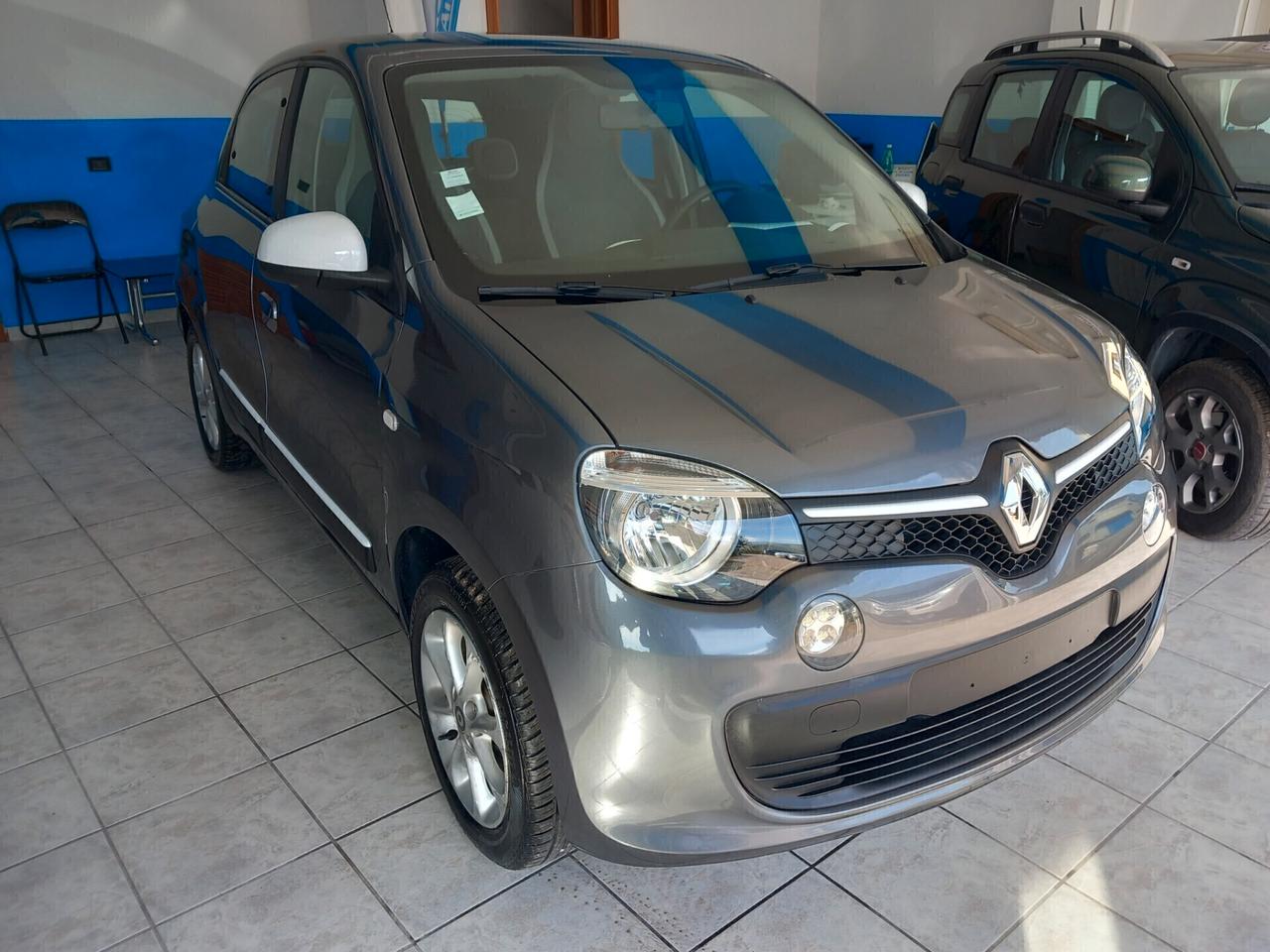 Renault Twingo anno 2017 automatica 1.0 benzina 23 mila km