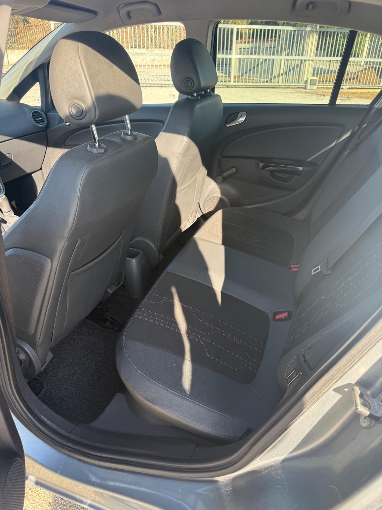 Opel Corsa 1.2 Benzina/Metano Neopatentati UNIPROPRI