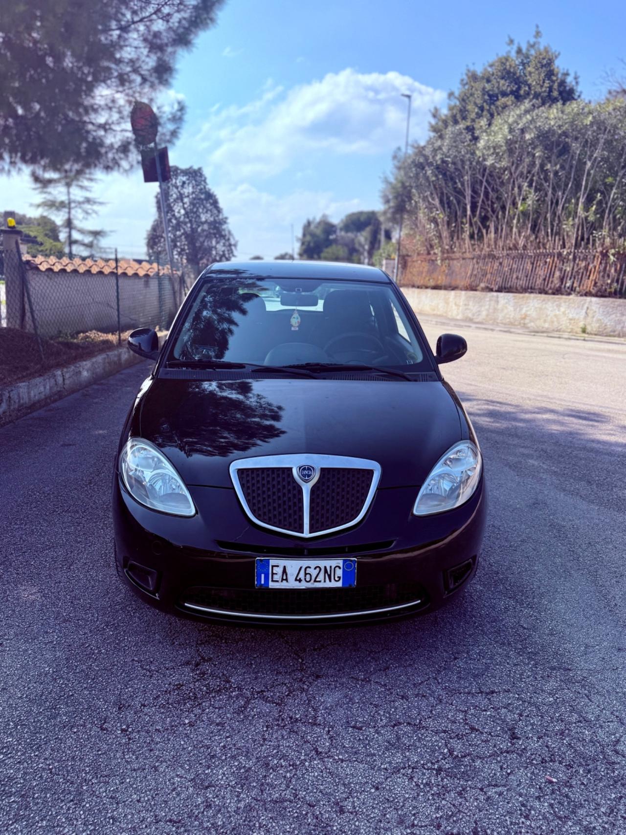 Lancia Ypsilon restayling 1.2 benzina Unicaproprietà