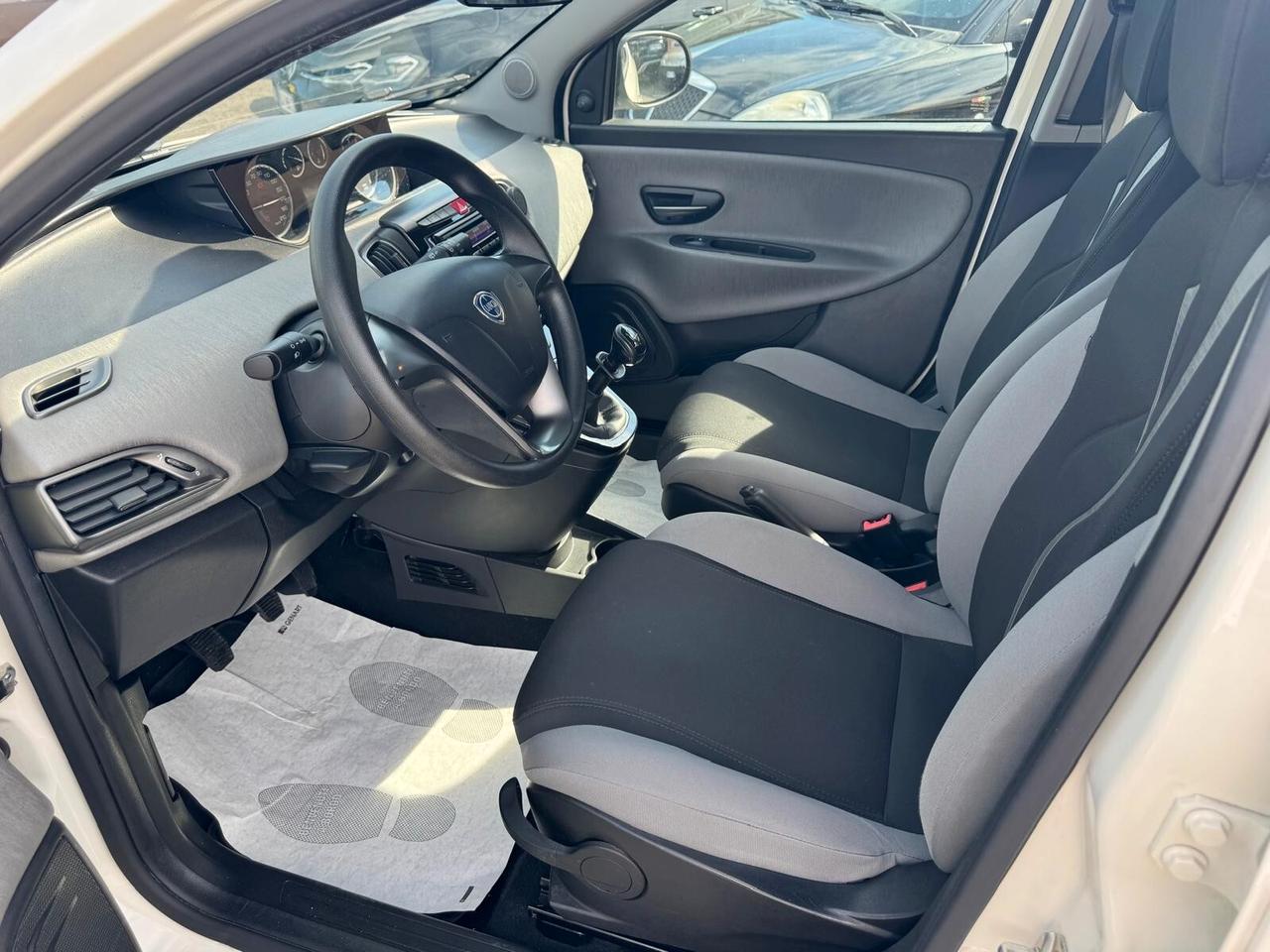 Lancia Ypsilon 1.2 BENZINA 69CV S&S SILVER 2012