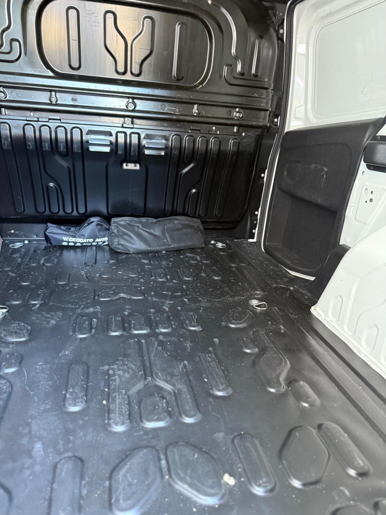 Fiat Doblo MULTIJET, 3 POSTI CON NAVIGATORE,BLUETOOTH,SCHERMO TOUCH,ANDROID AUTO