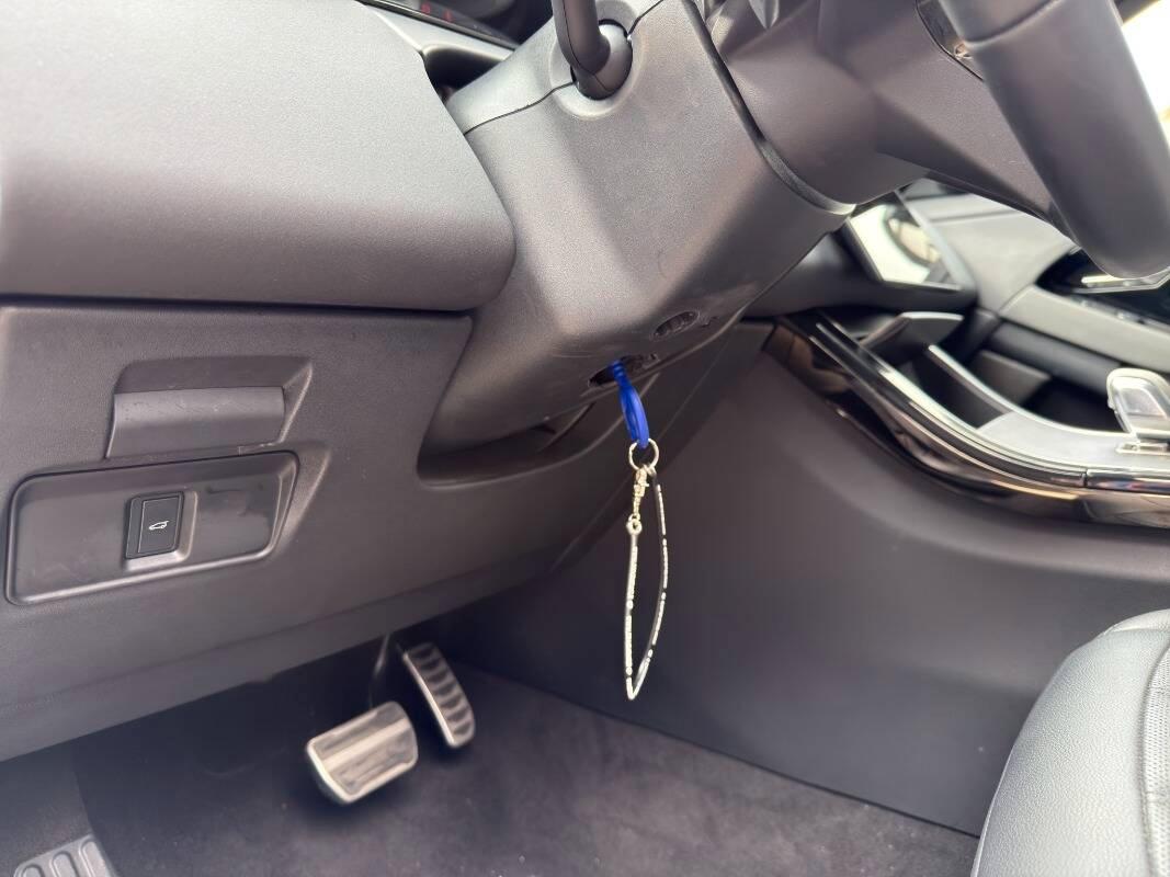 Land Rover Range Rover Evoque 2.0 204CV R-Dynamic SE TUA A 734 MENSILE