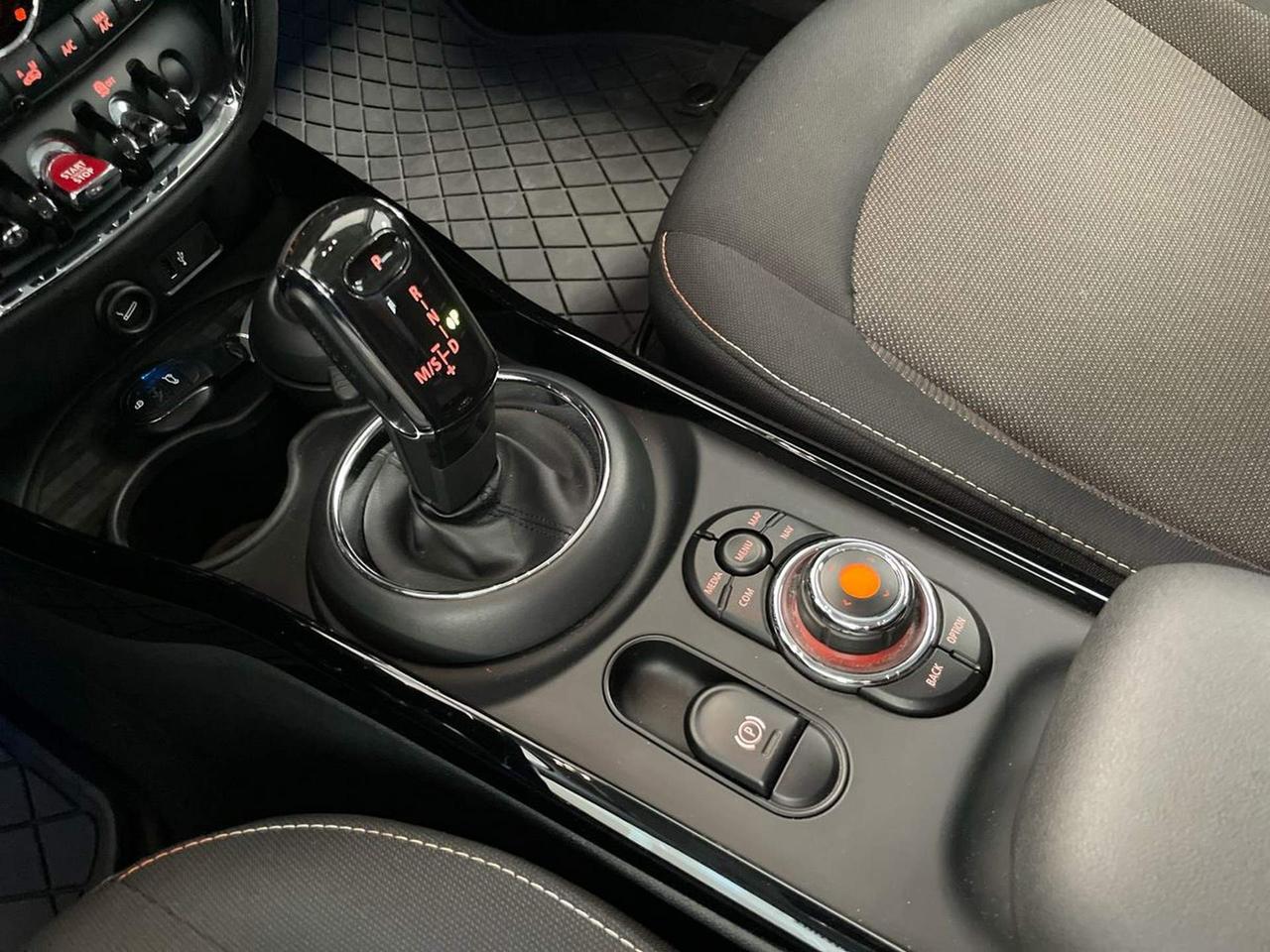 MINI Mini IV F54 2019 Clubman - Mini Clubman 1.5 One D Business auto