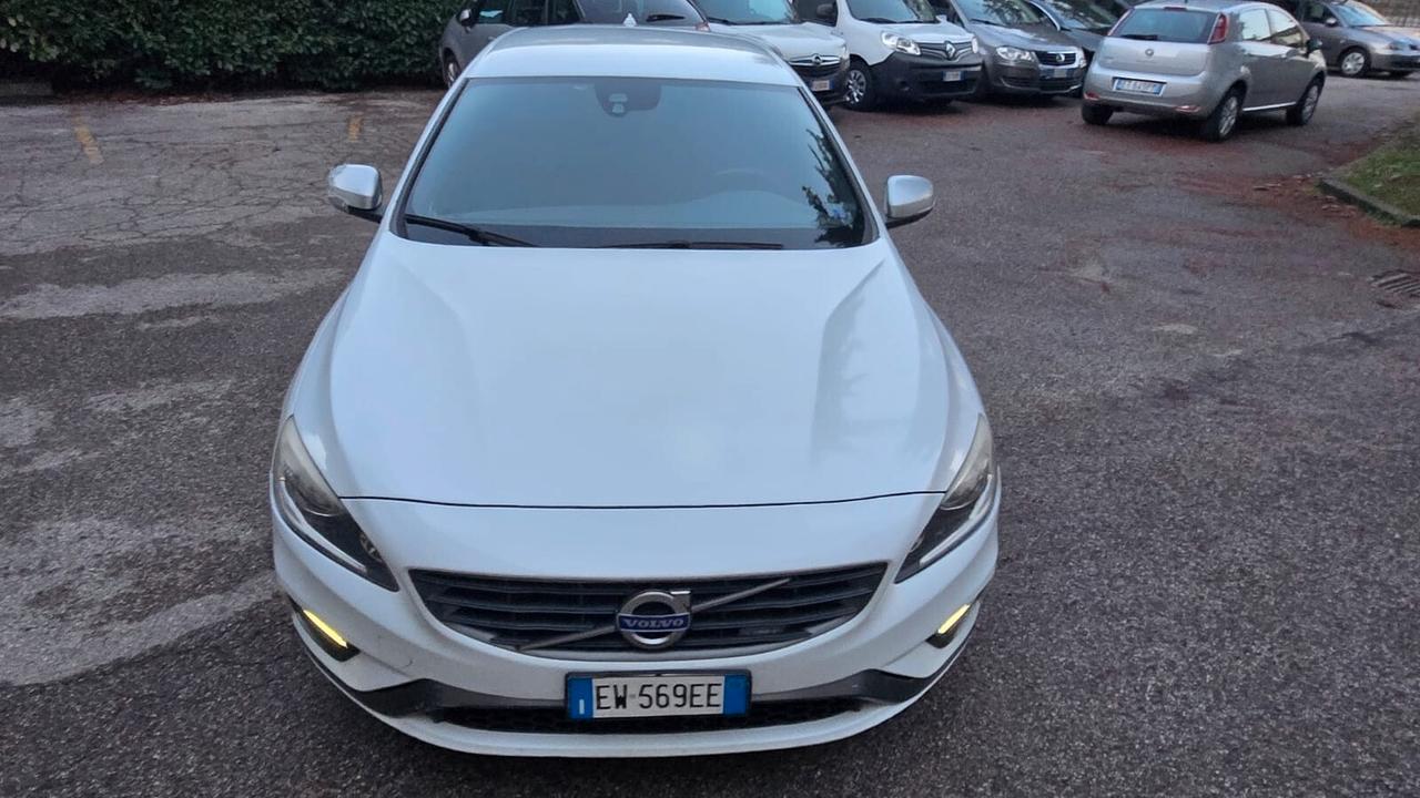 Volvo V60 D4 AWD Geartronic R-design Momentum