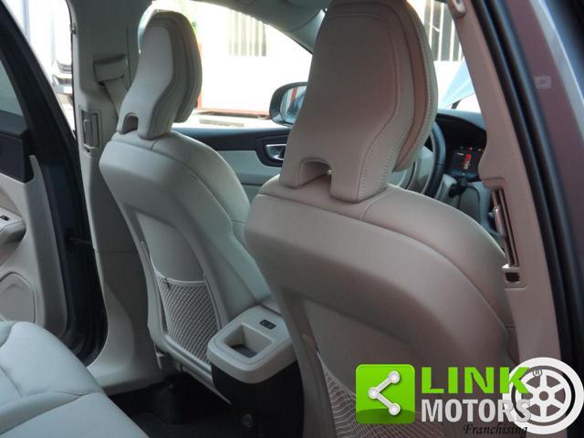 VOLVO XC60 B4 (d) AWD automatico Plus Dark ben tenuta