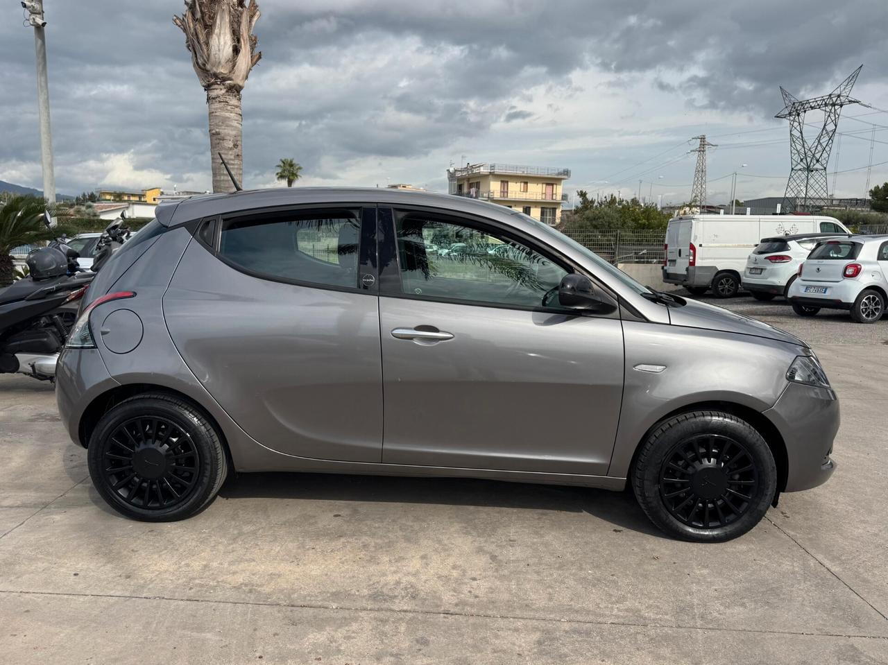 Lancia Y Gold 1.0 FireFly 70cv S&S Hybrid 2021