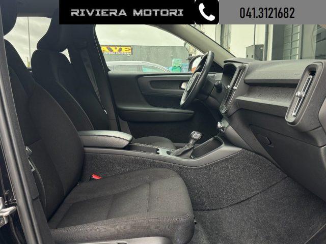 VOLVO XC40 T2 Momentum Core