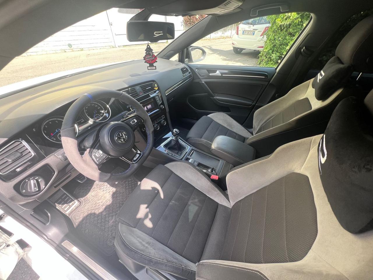 Volkswagen Golf 2.0 TSI R #10432
