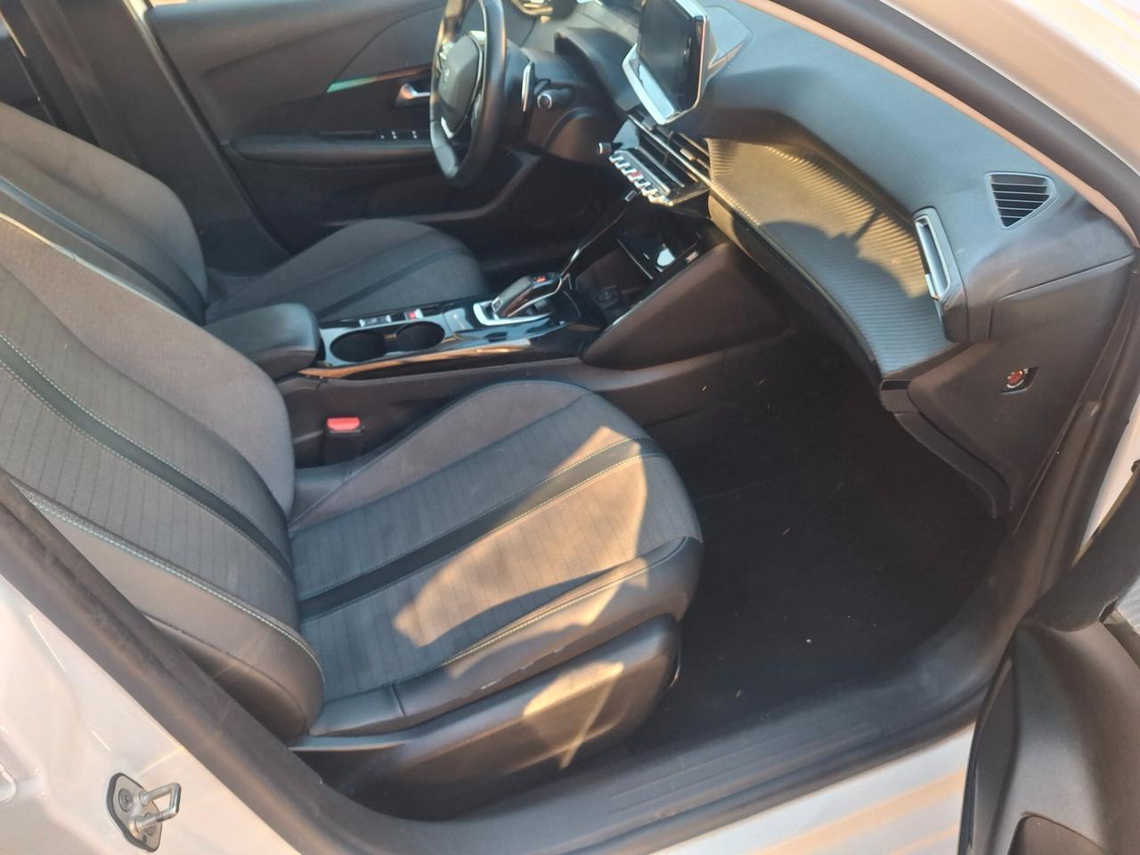 Peugeot 208 PureTech 100 cc 1.2 benz. 5 porte Active Pack automatica neopatentati