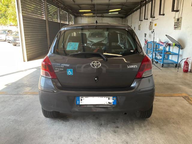 TOYOTA Yaris 1.0 5 porte