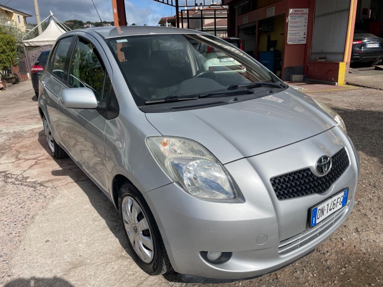 Toyota Yaris 1.3 5 porte Sol CAMBIO AUTOMATICO