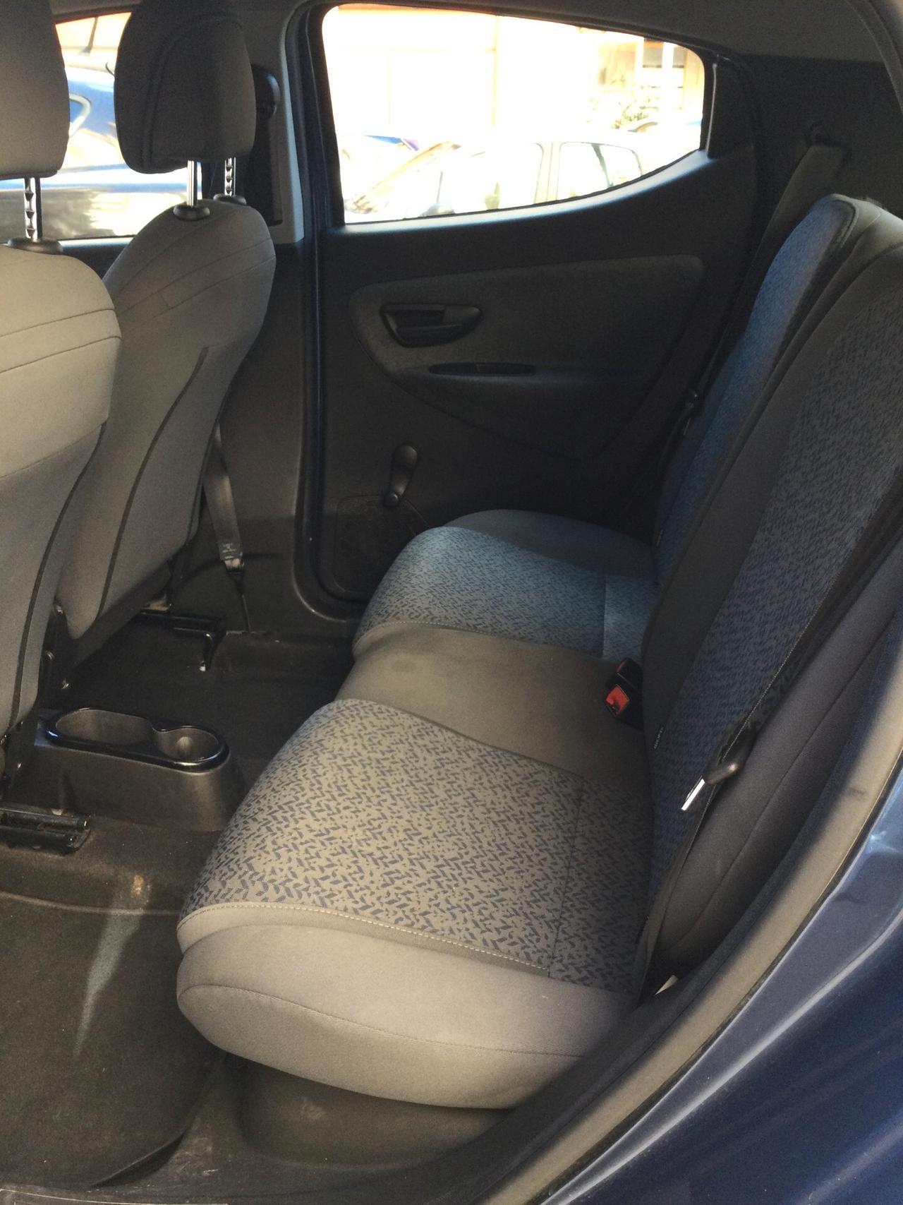 Lancia Ypsilon 1.0 FireFly 5 porte S&S Hybrid Ecochic Silver
