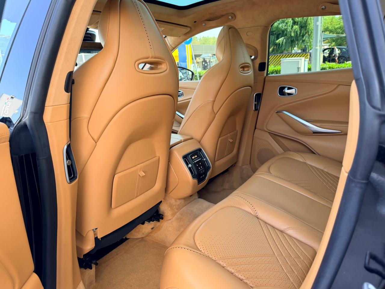 Aston Martin DBX in garanzia