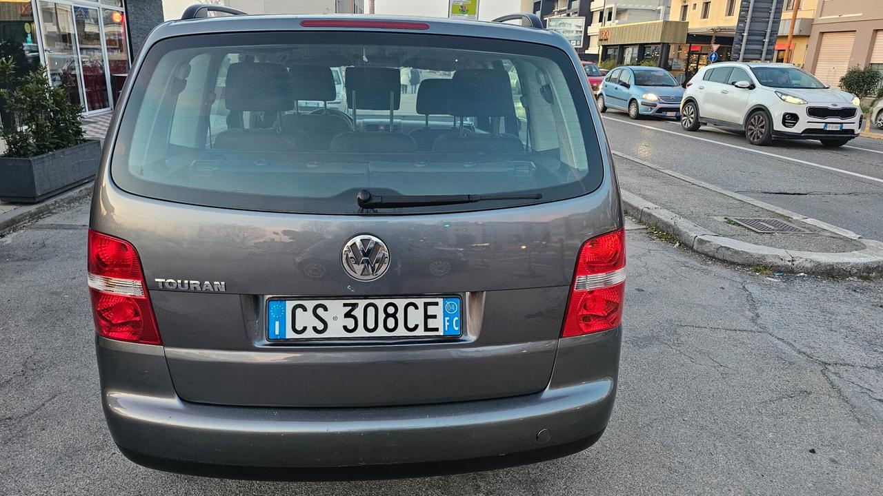 Volkswagen Touran 7 POSTI