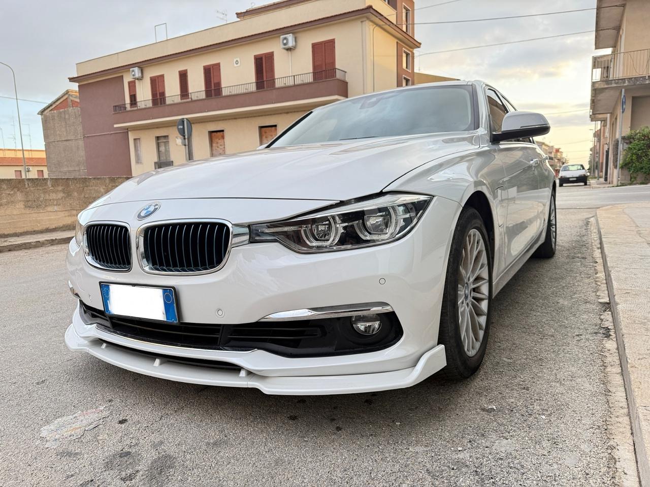 BMW 330e LUXURY iPerformance Plug in hybrod ( 184hp termico 88hp elettrico ) Berlina 2018