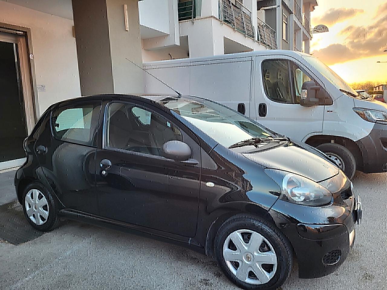 Toyota Aygo 1.0 12V VVT-i 5 porte 04/2011KM 103000