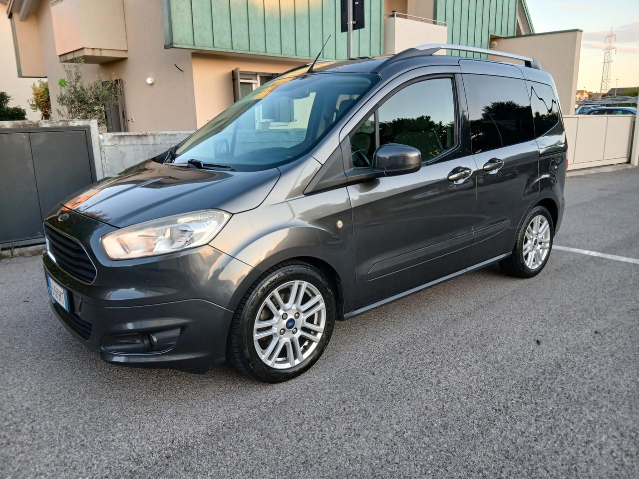 Ford Tourneo Courier 1.0 EcoBoost 100 CV Titanium tua a € 193 mese
