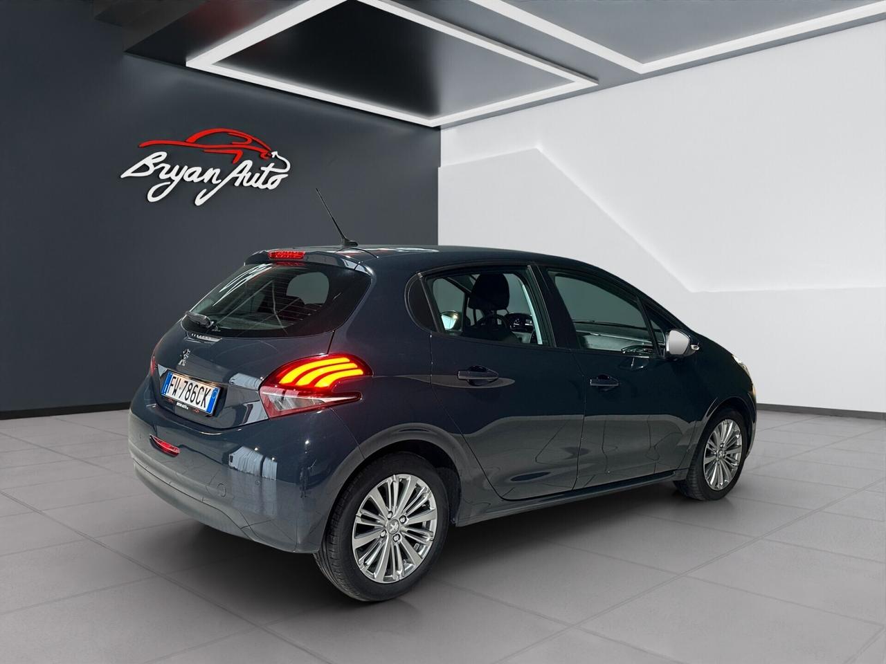 Peugeot 208 PureTech 82 5 porte Allure
