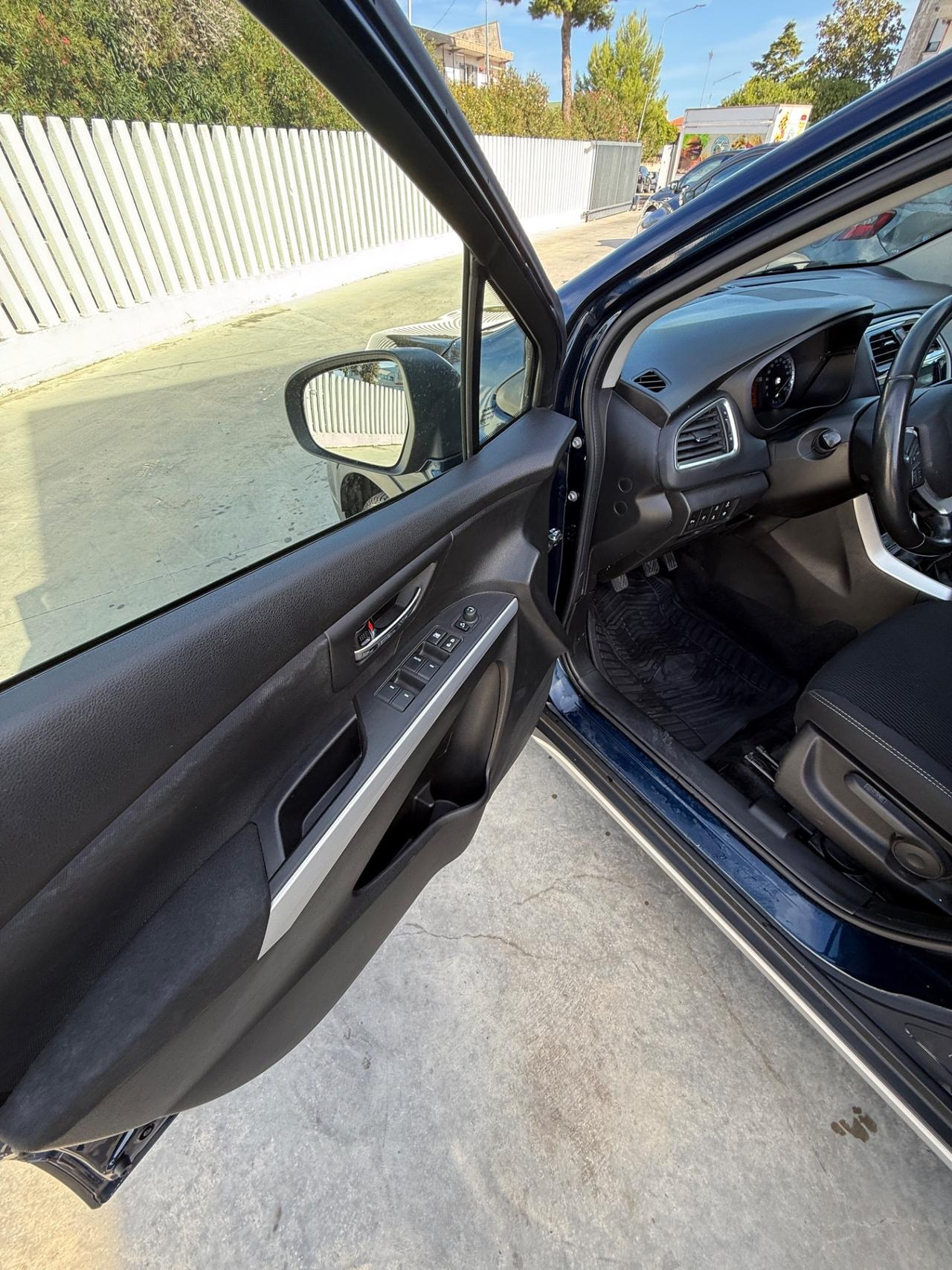 Suzuki S-Cross Scross 1.4 Hybrid starview