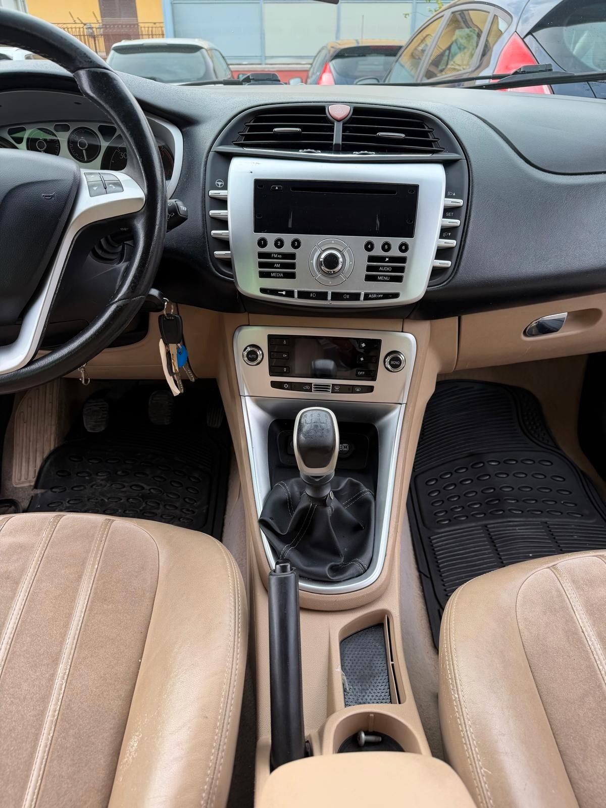Lancia Delta 1.6 MJT DPF 105 CV Silver