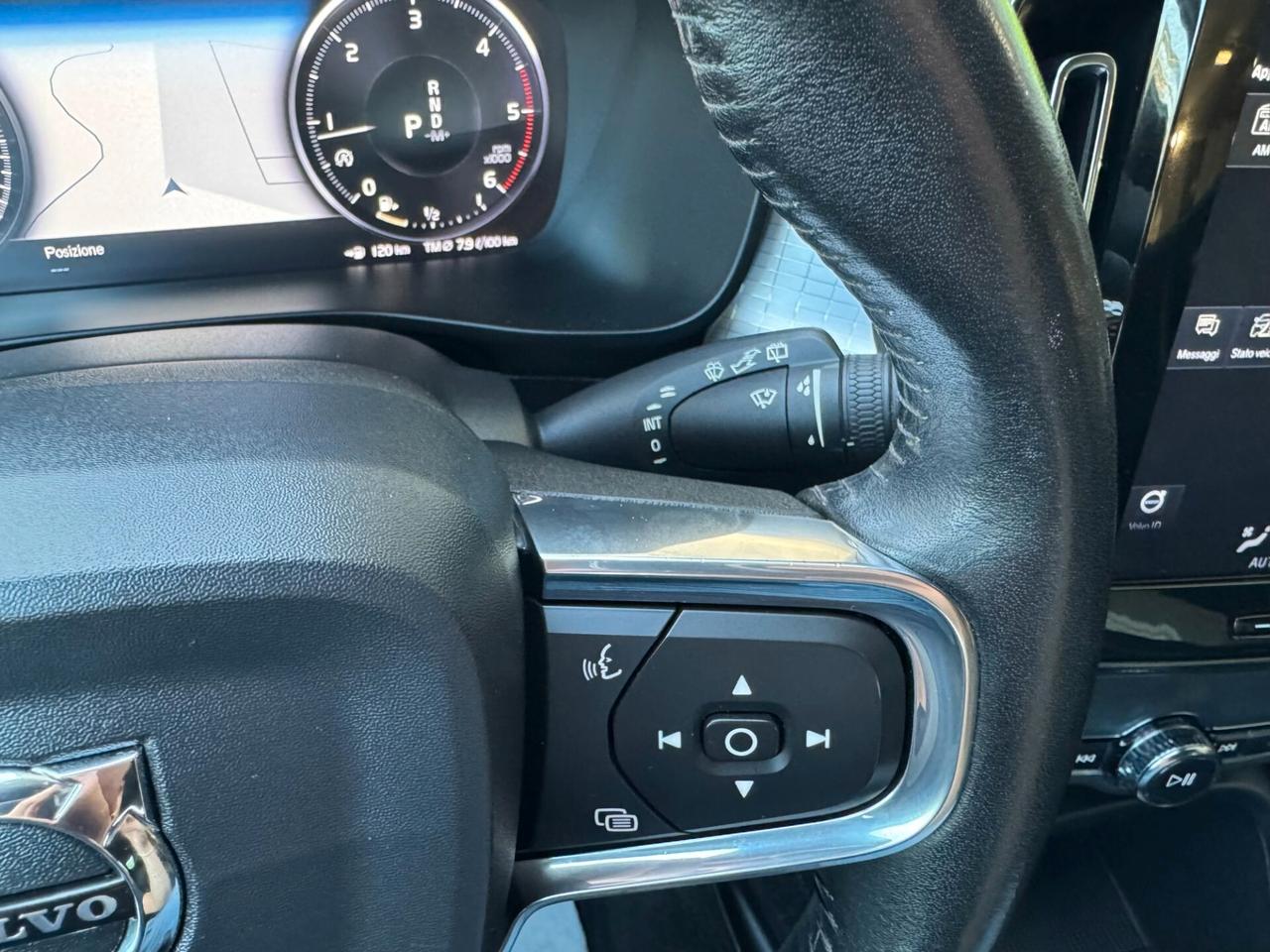 Volvo XC40 2.0 d4 Momentum AWD GEARTRONIC UNIPROP.