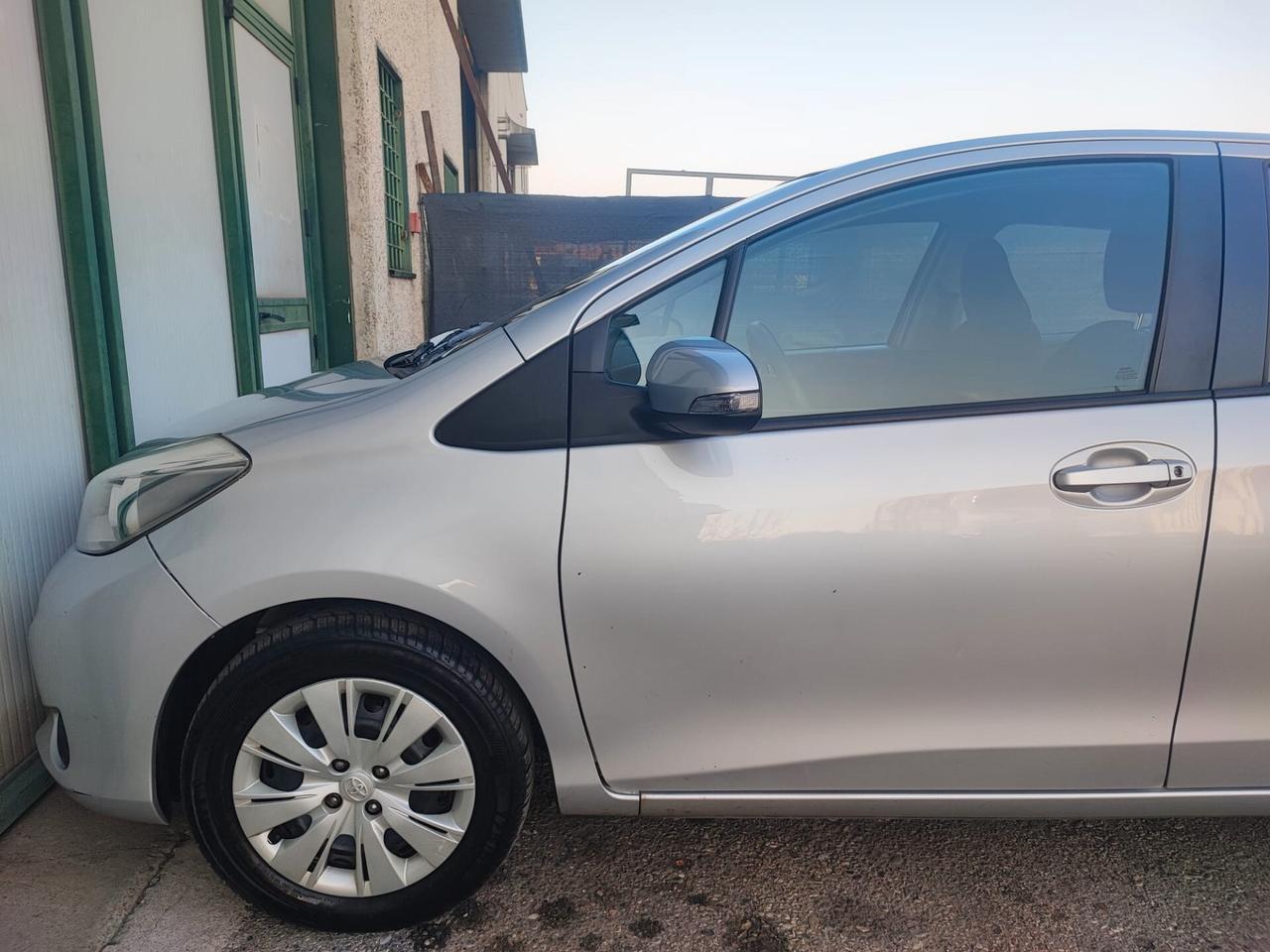 Toyota Yaris 1.0 5 porte BENZINA NEOPATENTATI 2013