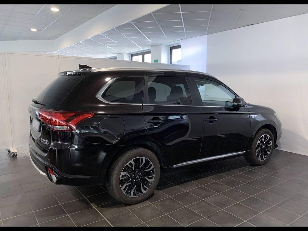 Mitsubishi Outlander 2.0 Mivec PHEV Instyle 4WD CVT