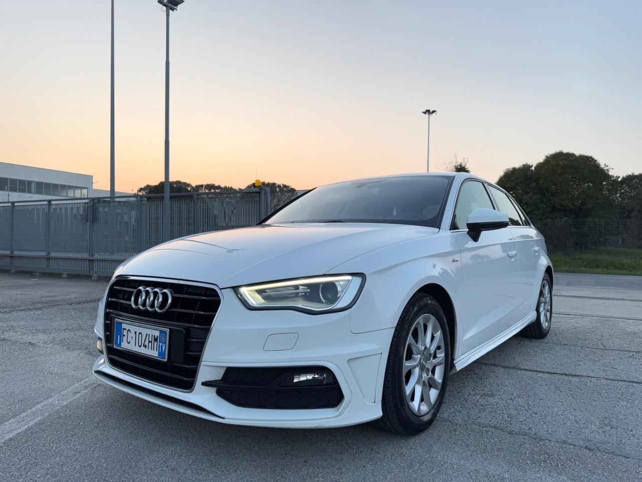 AUDI A3 Sportback 1.6 Tdi Admired S-LINE-Led Navi