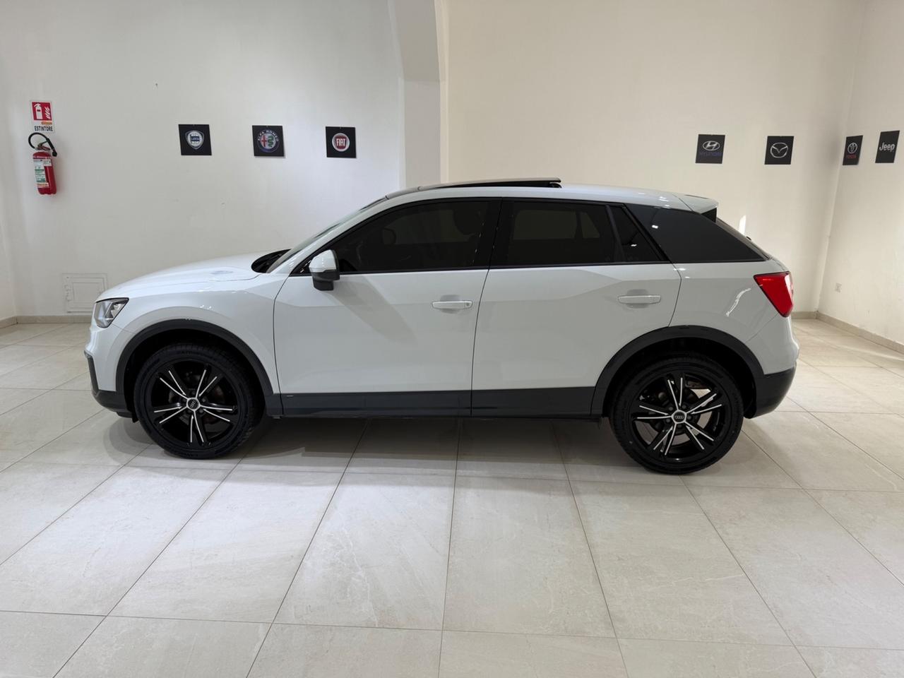 AUDI Q2 30 TDI S LINE EDITION CON TETTO APRIBILE E GANCIO TRAINO