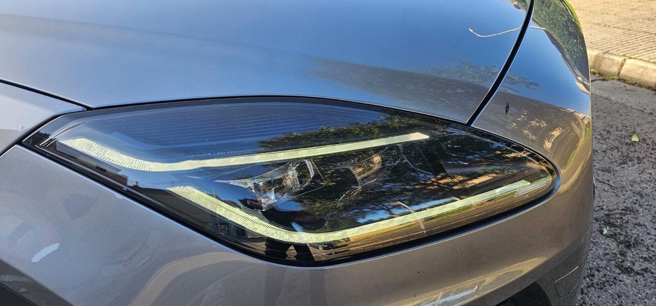 Jaguar E-Pace 2.0D I4 163 CV R-Dynamic SE