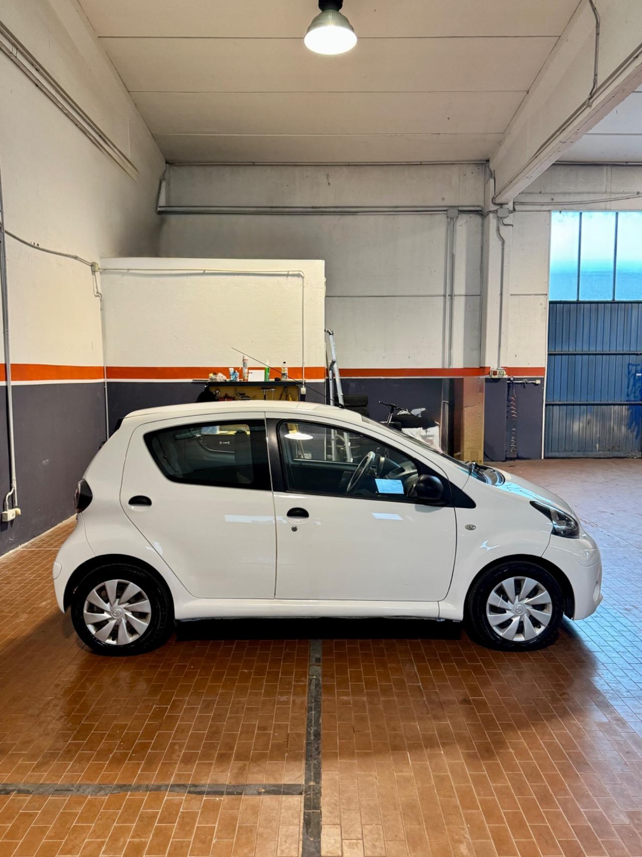 Toyota Aygo 1.0 12V VVT-i 5 porte Orange Connect