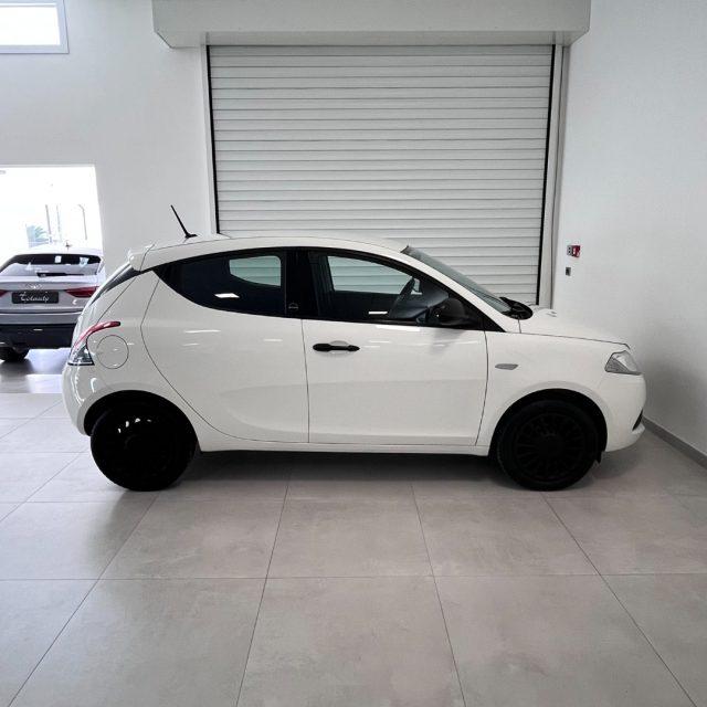 LANCIA Ypsilon 1.0 FireFly 5 porte S&S Hybrid Ecochic Silver