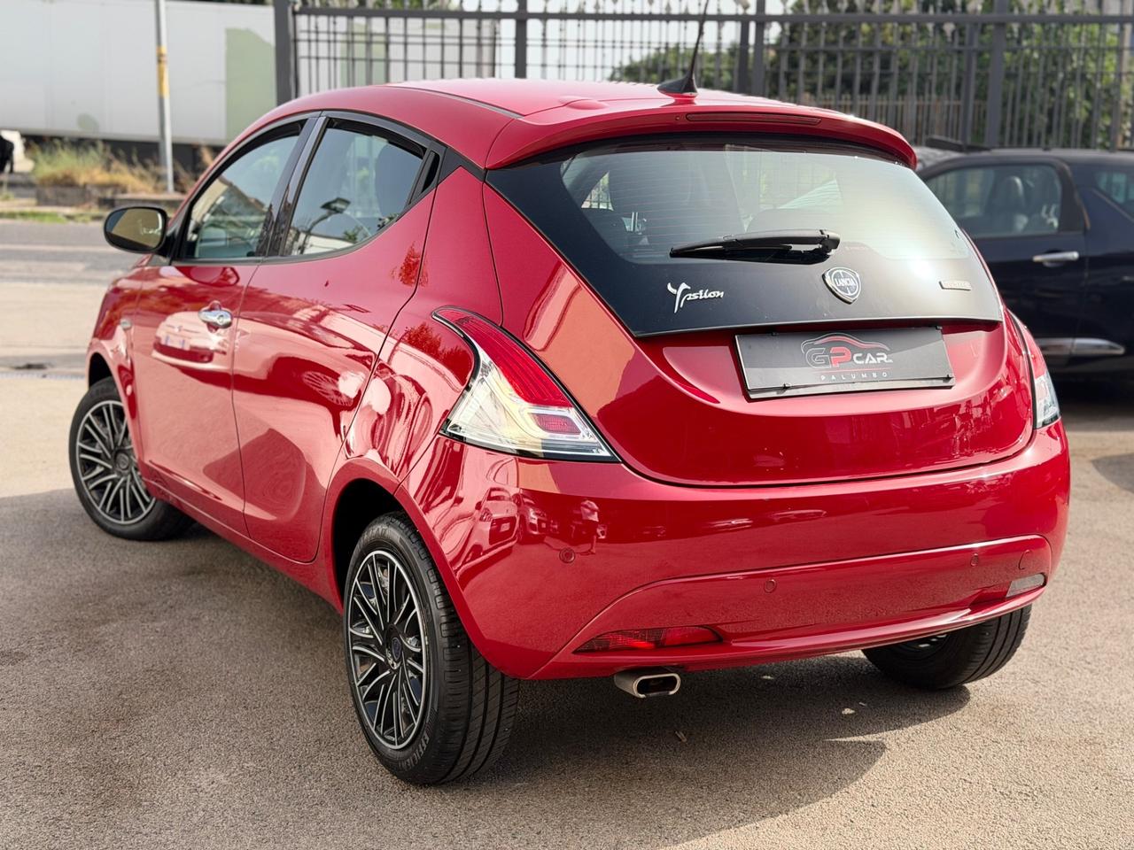 Lancia Ypsilon 1.0 FireFly 5 porte S&S Hybrid 32 MILA KM