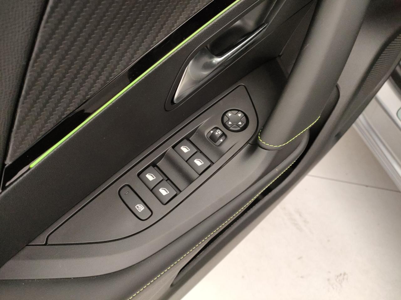 PEUGEOT NUOVO 2008 GT Puretech 130 EAT8 S&S